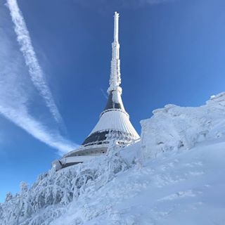 Na obrázku může být: 1 osoba, obloha, mrak a venku