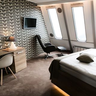 Pokoj pro dva v hotelu nad oblaky, v hotelu Ještěd. 🌥 A room for a couple in the hotel above the clouds.

                    #hotel_jested_official #vanocenajestedu #vanocejinak #hoteljested #hotelabovetheclouds #pokojprodva #uzitsiden #uzitsizivot